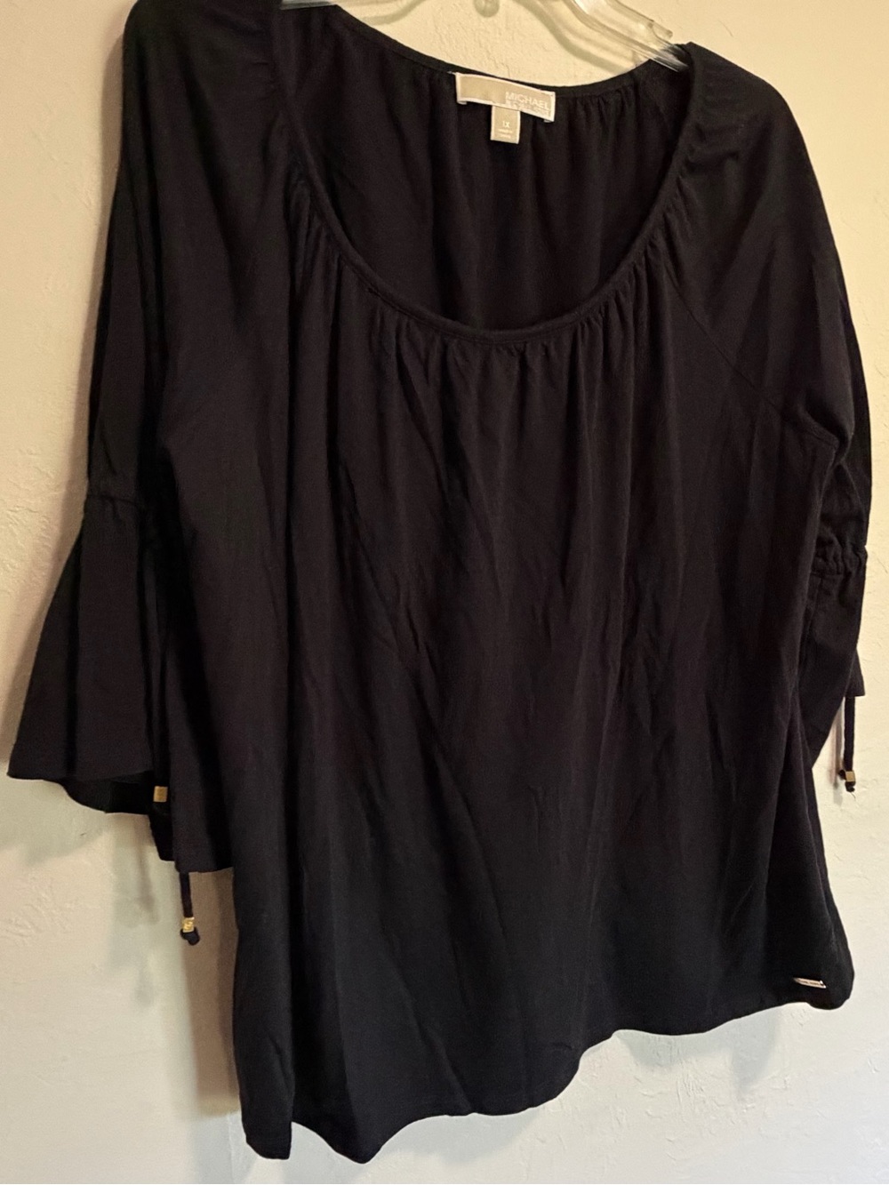 Michael Kors Black Bell Sleeve Gathered Neck Blouse Top Beads Hang on Sleeves 1X - Picture 2 of 8